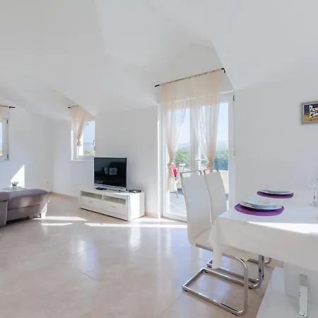 Apartment Kaja Milna (Brac)