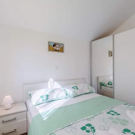 Apartment Kaja Milna (Brac)