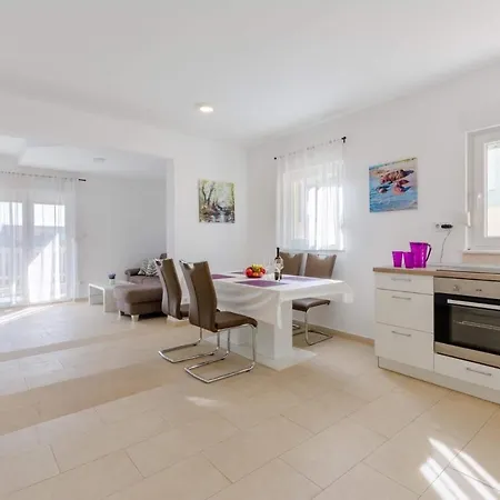 Apartment Kaja Milna (Brac)